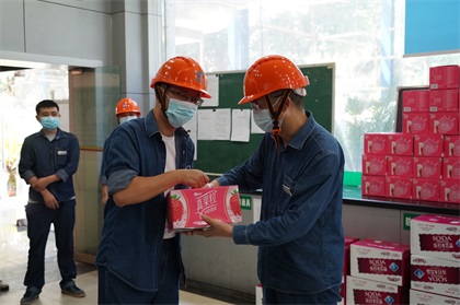 趙永清慰問(wèn)一線員工 (3).JPG