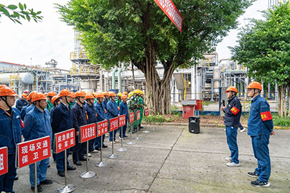 瀘天化股份公司開展重大危險源中間罐區(qū)甲醇泄漏事故應(yīng)急綜合演練