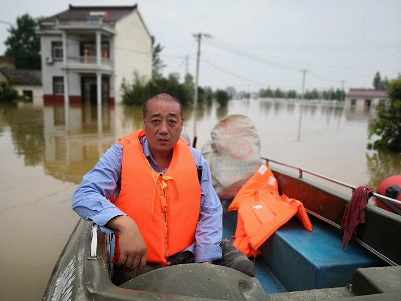 舍小家為大家，沖鋒在前連續(xù)作戰(zhàn)抗洪搶險(xiǎn)先進(jìn)個(gè)人——惠國(guó)勝