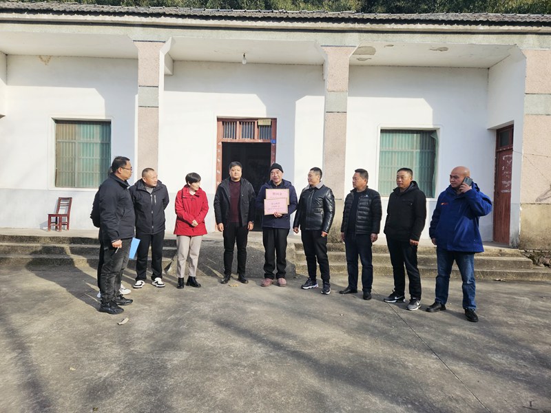 愛(ài)心點(diǎn)燃希望，真情傳遞溫暖 ——漁業(yè)公司倡議捐助并慰問(wèn)患病員工