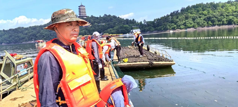 保水凈水—萬(wàn)佛湖漁業(yè)公司更換大水面三處攔魚設(shè)施