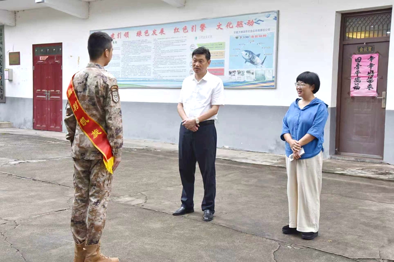 公司員工魏港同志參加93閱兵勝利凱旋 公司員工魏港同志參加93閱兵勝利凱旋